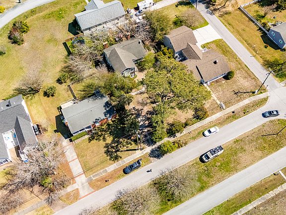 3rd image of 211 Mansfield Parkway