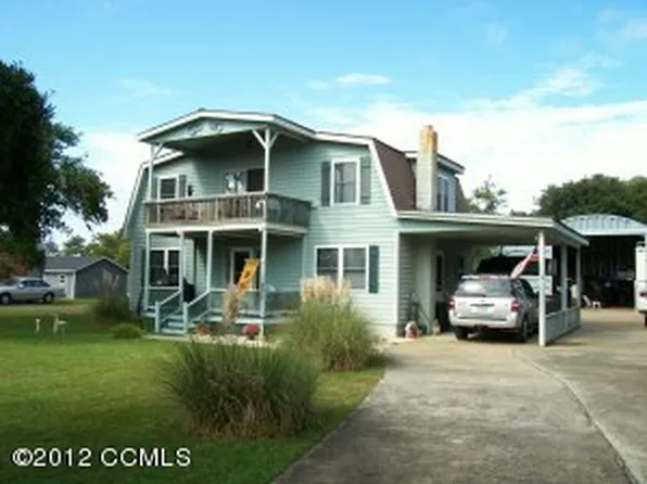 377 Diamond City Dr, Harkers Island, NC 28531