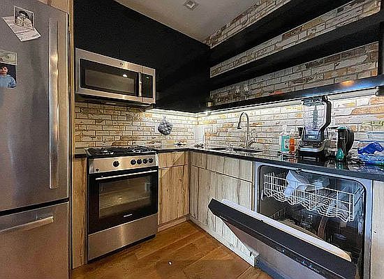 4th image of 372 Kosciusko St #400