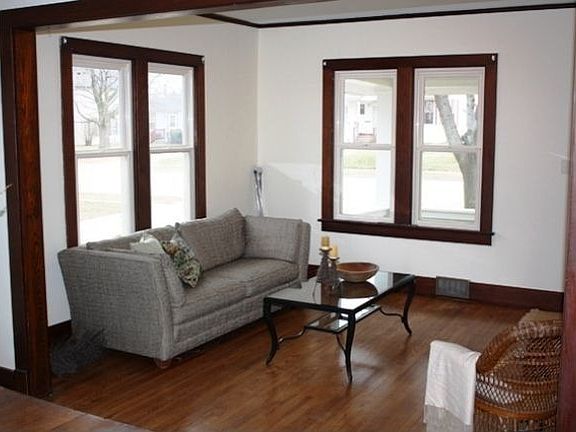 3rd image of 314 W Clarence St