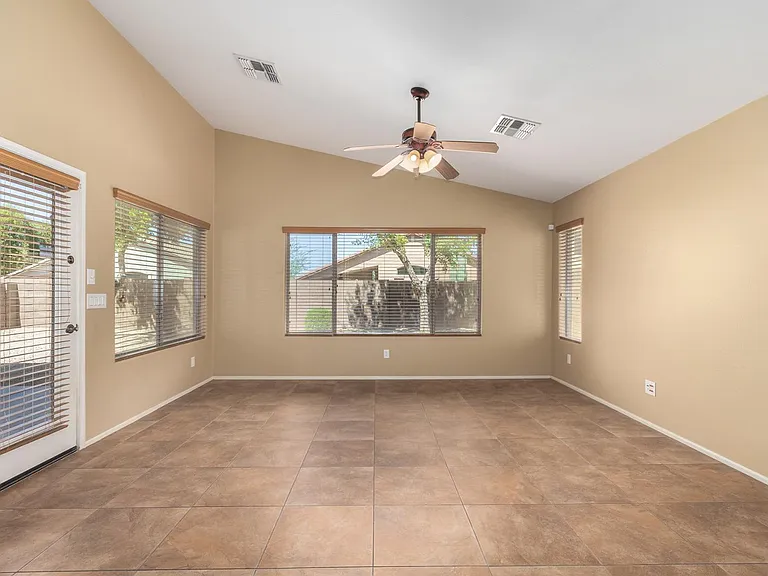 1238 W Dana Dr — Photo 14