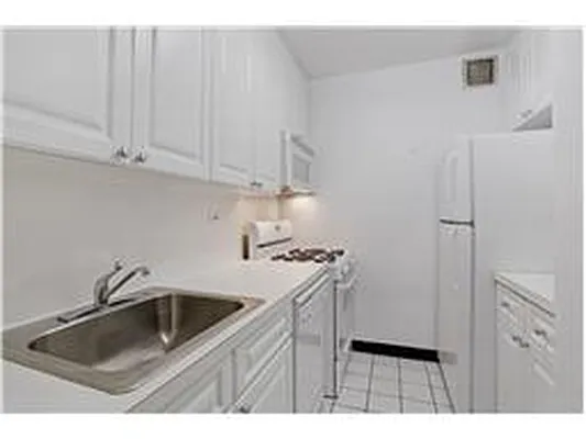 Rented by Douglas Elliman | media 19