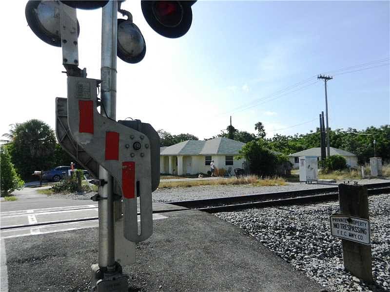1st image of 501 Avenida Hermosa