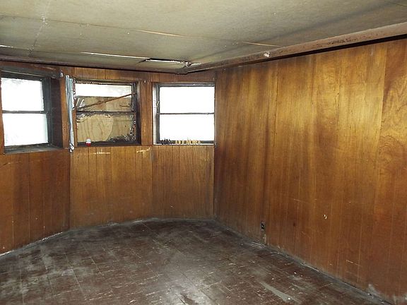 2nd image of 7036 S St Lawrnc Ave