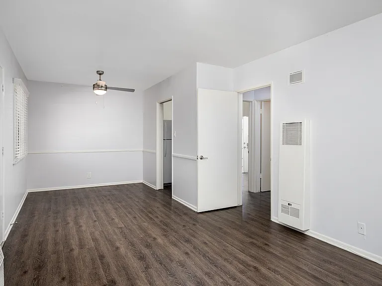 Verdugo Plaza Apartments — Photo 20