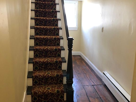 Main entrance hallway to 83 Columbia