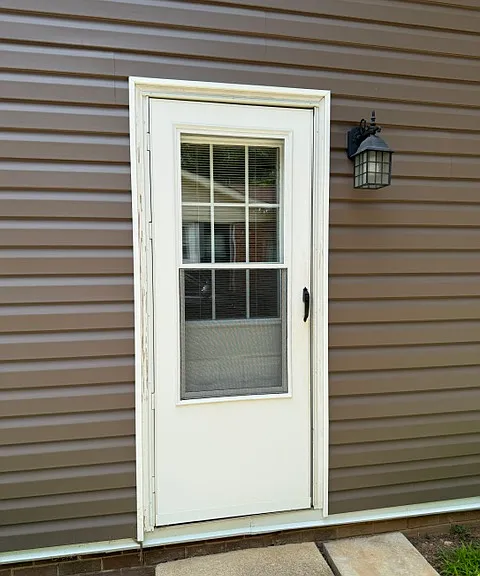 905 Camden Ct — Photo 13
