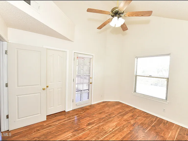 12121 Tower Hill Dr — Photo 22