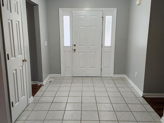 2nd image of 370 Sandhills Cir
