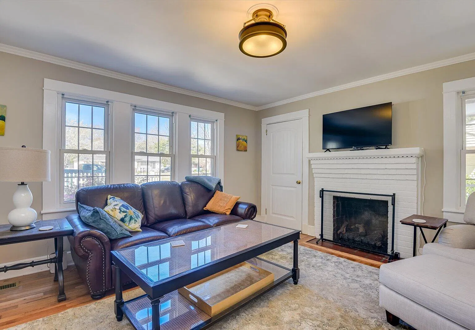 3 bed, 2.0 bath, 1830 sqft, $2,200 — Photo 3