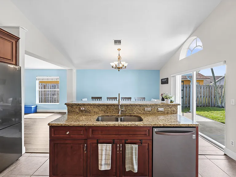 6238 Pompano St — Photo 25