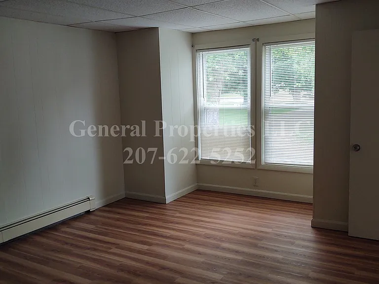 584 Riverside Dr — Photo 9