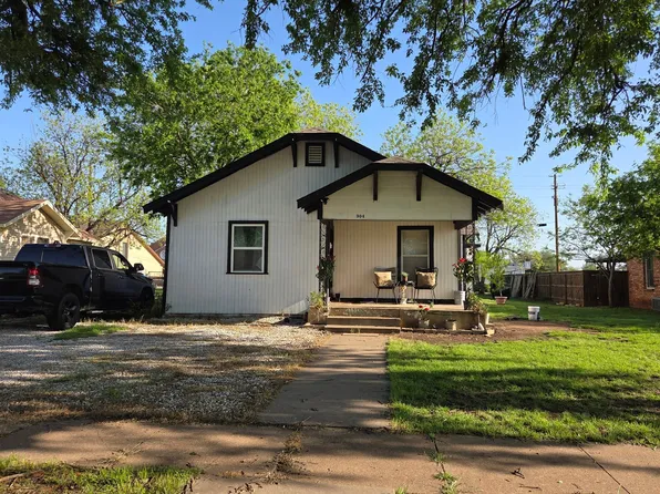 304 W Hamilton St, Olney, TX 76374