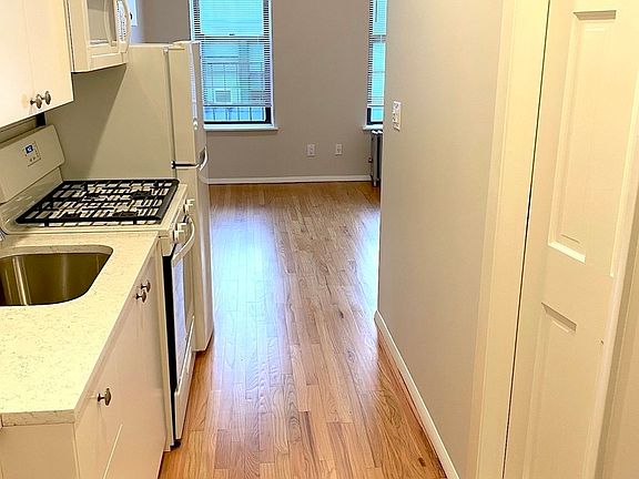 5th image of 54 E 7th St #20E