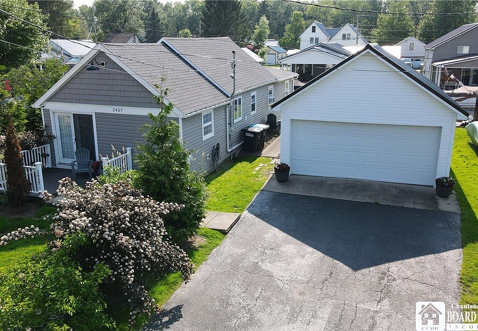 1st image of 2427 Lakeside Dr