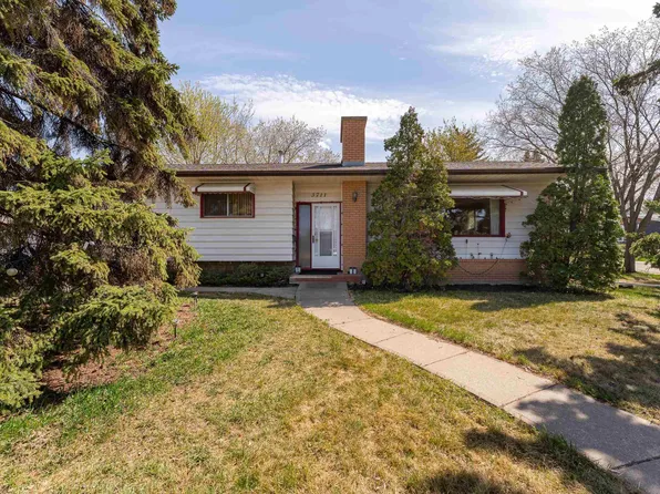 3711 118th St NW, Edmonton, AB T6J 1W8