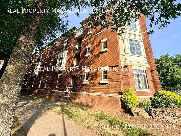 761 N Alexander St — Photo 12