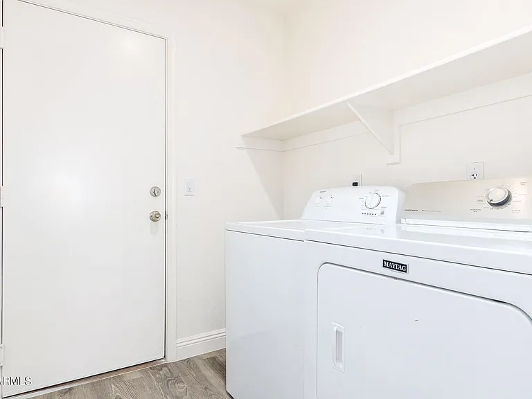 109 W Helena Dr — Photo 26