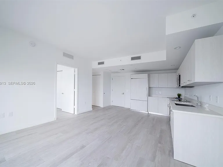 55 SW 9th St #3207 — Photo 4