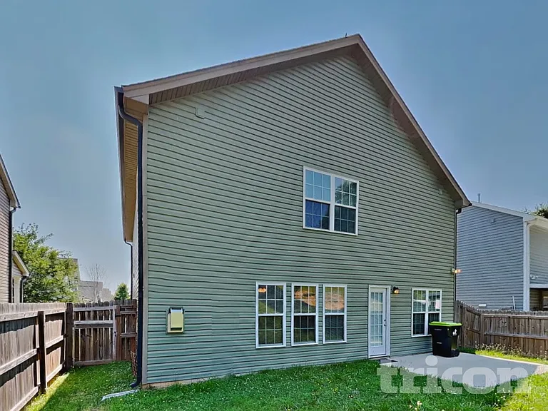 4676 Midstream Crossing Dr — Photo 18