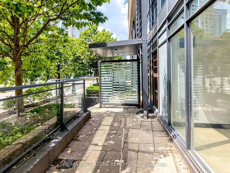 110 Fort York Blvd #G08 — Photo 5