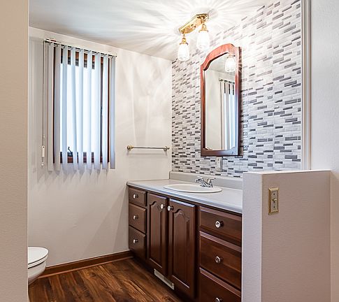 Master Bath (Upper)