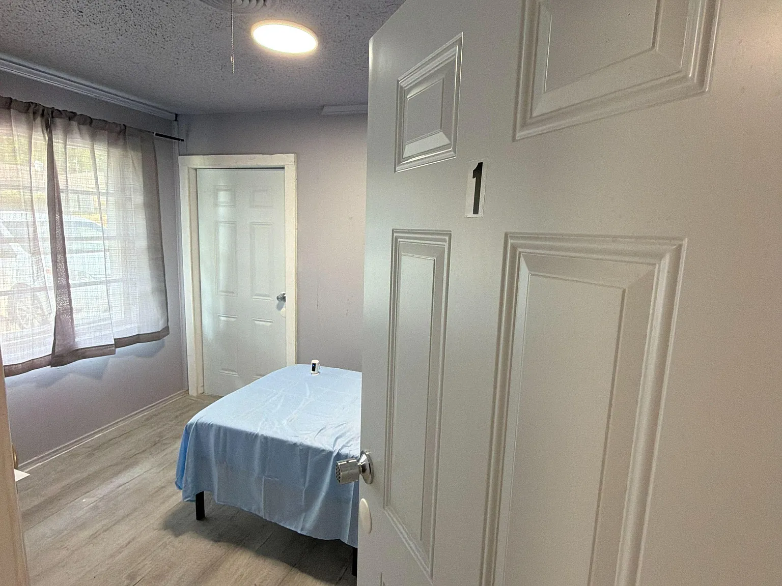 4 bed, 4.0 bath, 1906 sqft, $680 — Photo 2