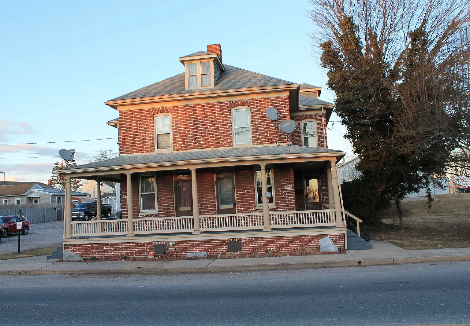 3 bed, 2.0 bath, 1397 sqft, $1,495 — Photo 2