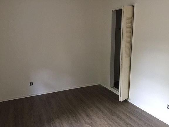 2nd image of 100 N Baylor Dr