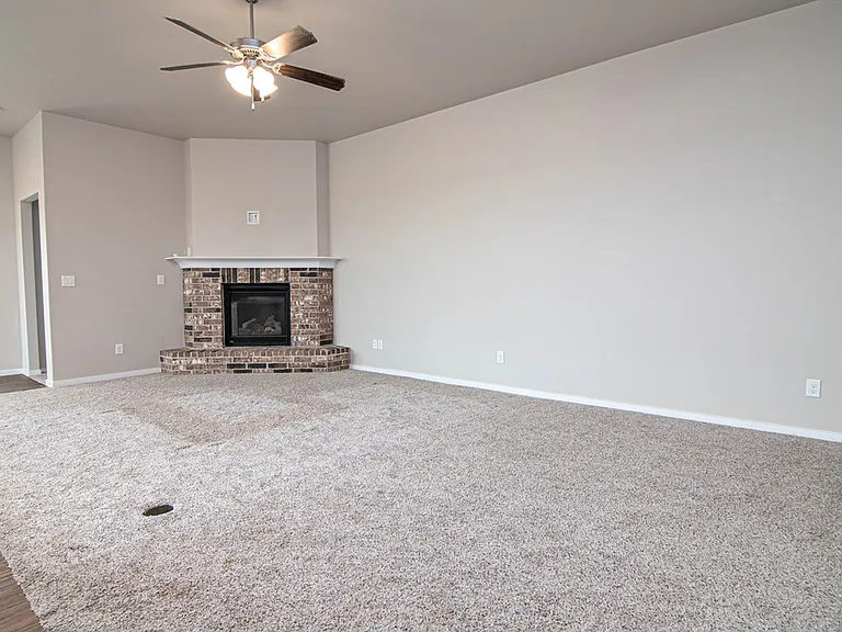 6914 Outlaw Ct — Photo 5