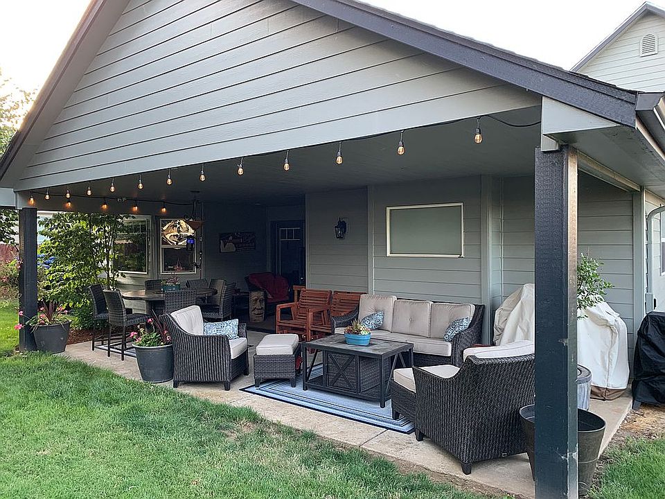 2nd image of 3086 Yellowstone Pl NE