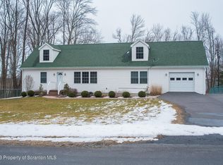 15 Brookside Rd, Waymart, PA 18472