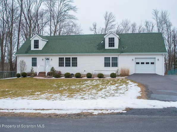 15 Brookside Rd, Waymart, PA 18472