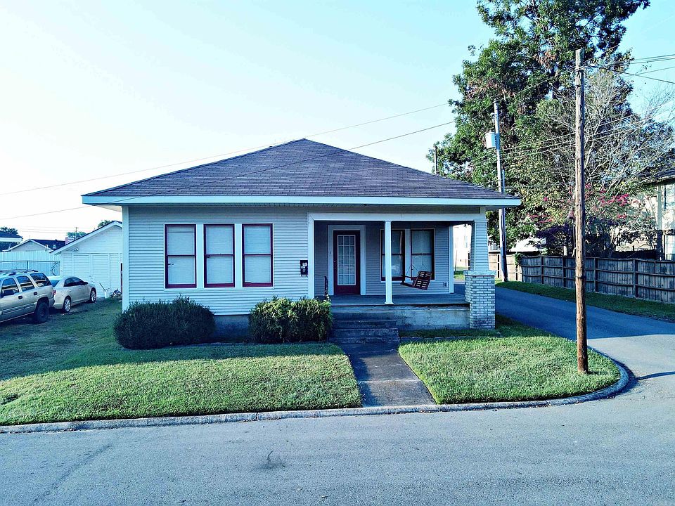 1st image of 1021 Hickory St