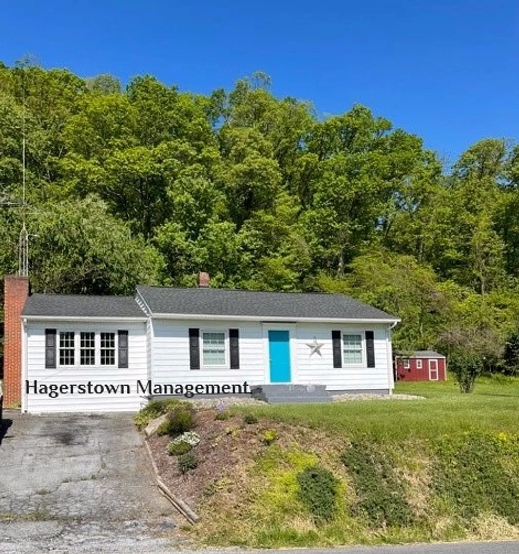 Single Family Home in Big Pool — Photo 1