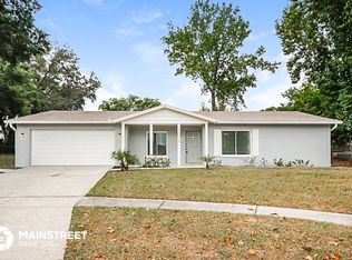 1202 Brandon Lakes Cir, Valrico, FL 33594