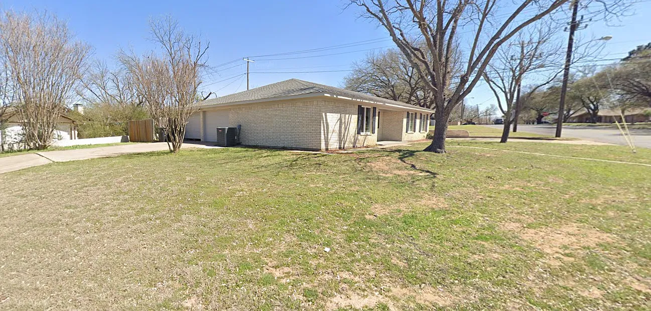 605 South Ridgeway Drive - 1 — Photo 2