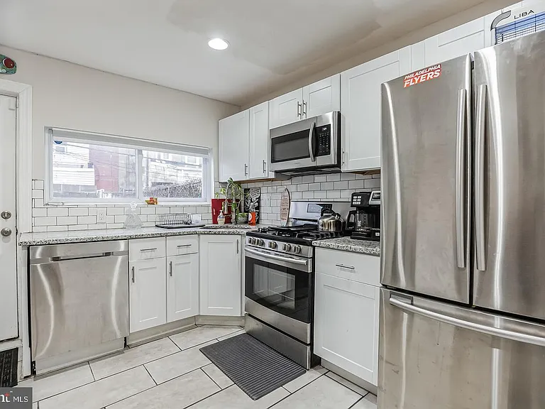 1814 E Albert St — Photo 11