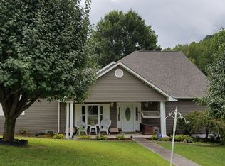 823 5th St, Jellico, TN 37762
