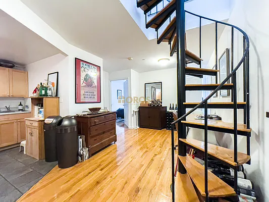 Rented by City Connections Realty | media 8