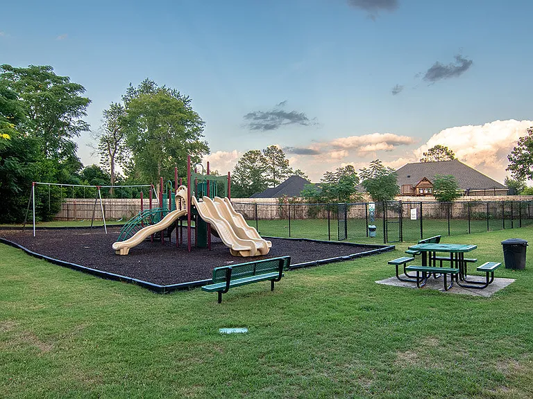 Houston Lake Apartments — Photo 30