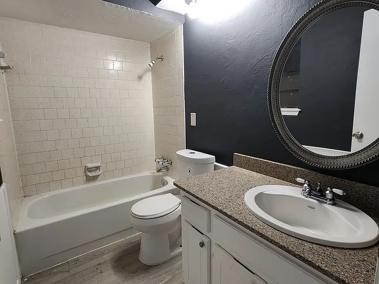 1116 Hawthorne Dr — Photo 11