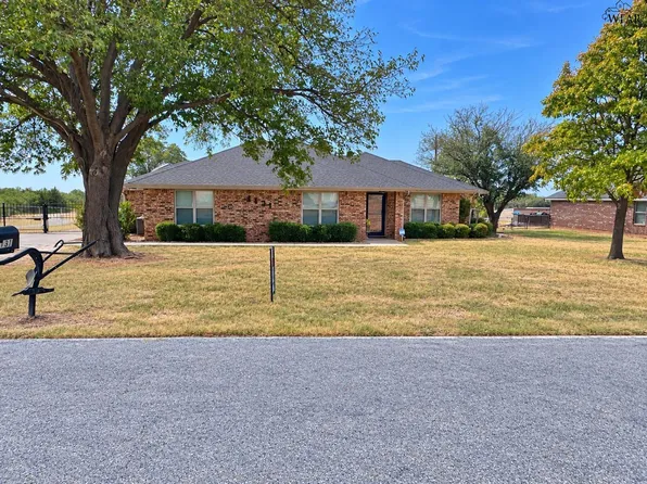 4131 Country Meadows Dr, Iowa Park, TX 76367