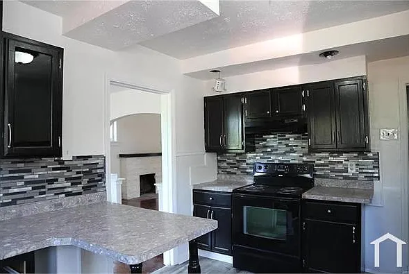 2525 Hord Ave — Photo 6