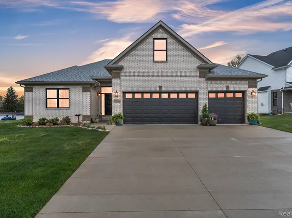 3166 Roma Ct, Wixom, MI 48393