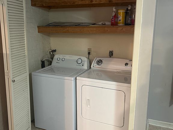 3rd image of 1350 Idylwild Dr