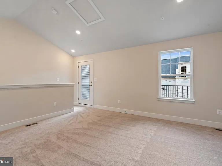 1421 Clingmans Dome Dr — Photo 35