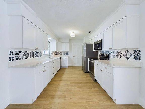 5th image of 711 SE Voltair Terrace