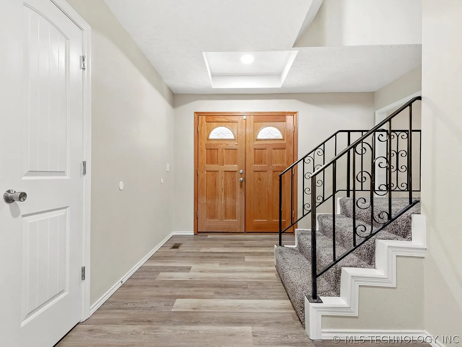 5 bed, 3.5 bath, 3895 sqft, $3,495 — Photo 2
