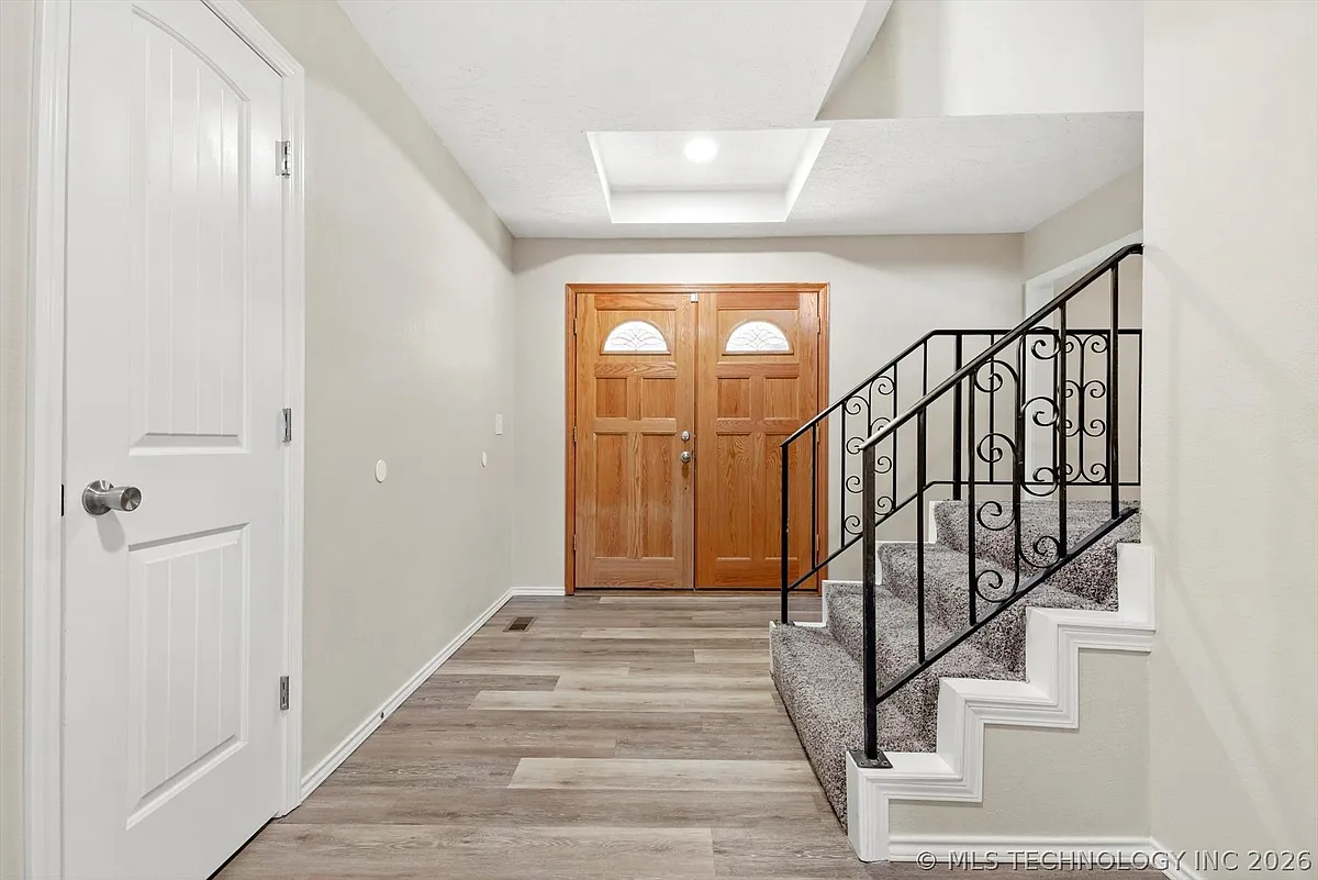 Building Photo - 8610 Meadowood Cir